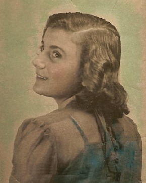 vestito fatto da un paracadute americano nel 1945
